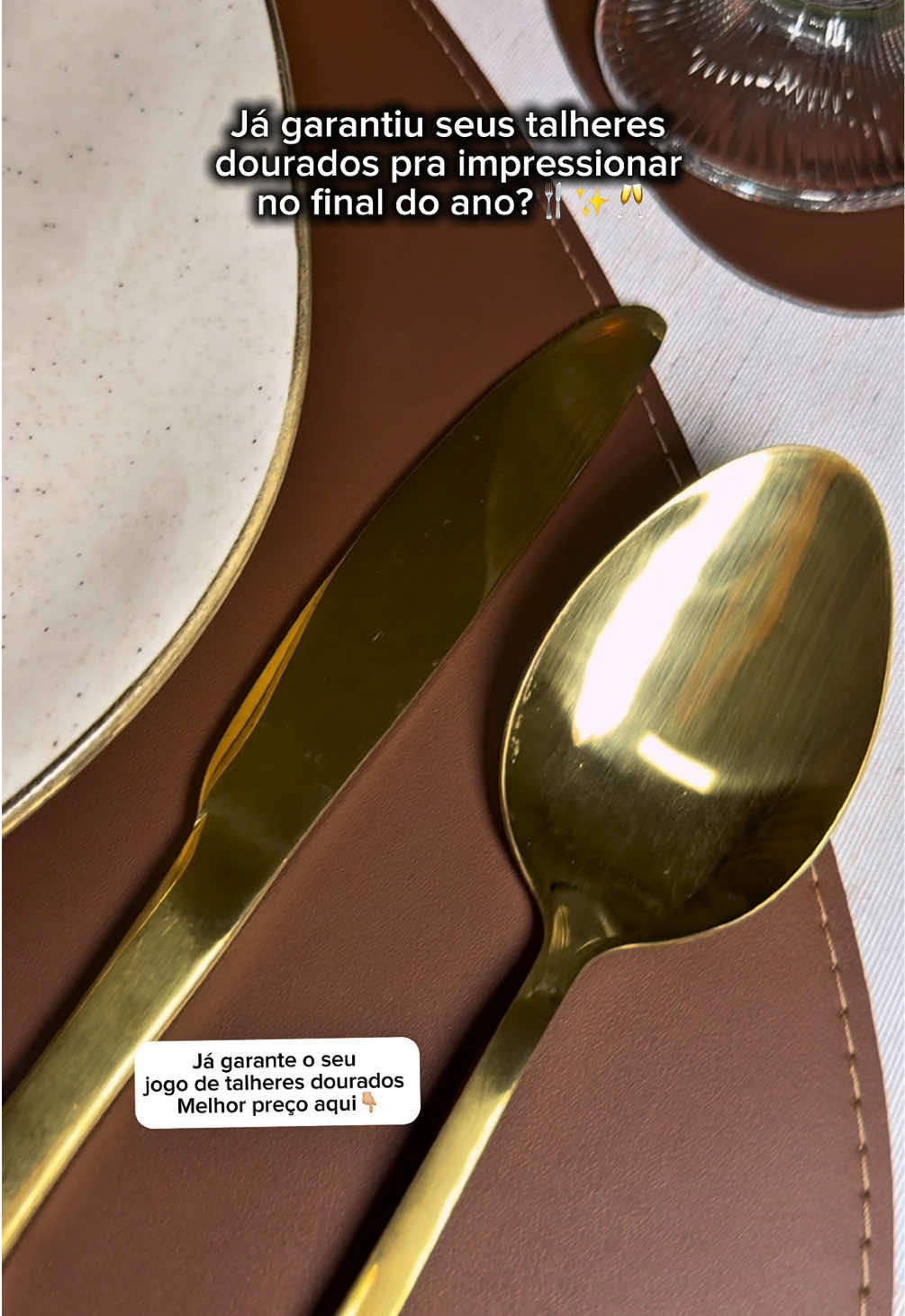 Final de ano chegando e eu já tô como? Garantindo minha mesa linda sem gastar uma fortuna! Esse kit de talheres dourados custou menos de R$50 e fez TODA a diferença na decoração da ceia ✨🍽 #jogodetalheres #talheresdourados #cozinha #mesaposta #talheresinox 