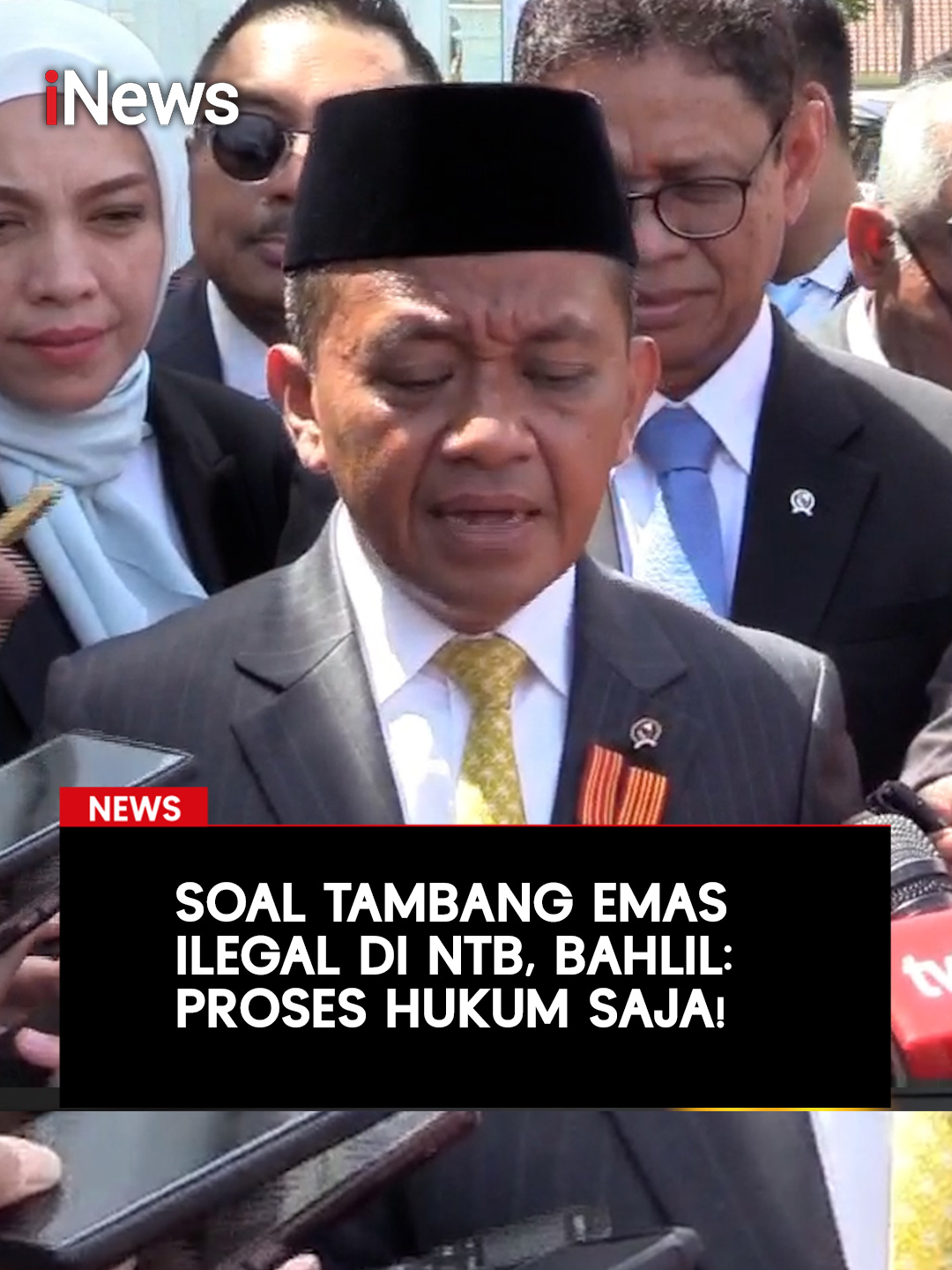 Temuan Komisi Pemberantasan Korupsi (KPK) terhadap sejumlah tambang ilegal di dekat Sirkuit Mandalika, Lombok, Nusa Tenggara Barat, mendapat respons dari berbagai pihak, mulai dari Kementerian Energi dan Sumber Daya Mineral (ESDM) hingga DPR.  Menteri ESDM Bahlil Lahadalia mengatakan, aktivitas tambang ilegal memang harus diproses hukum. Ia juga mengatakan, kewenangan kementeriannya terbatas hanya pada tambang yang memiliki izin alias legal.  