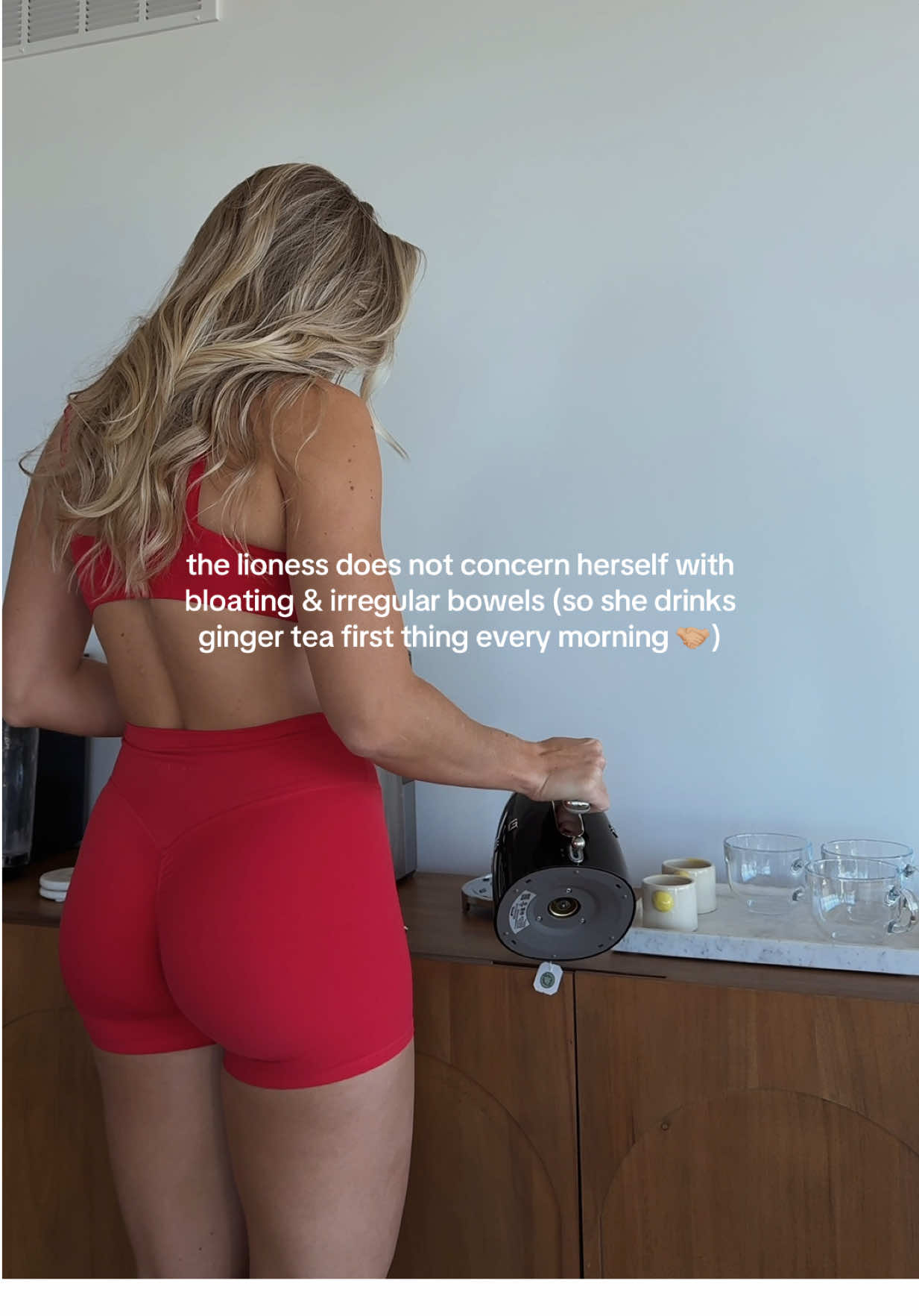 nothing has worked magic on my gut the way ginger has 🤞🏼 plus it’s such a cozy add to the day 🫖🫚 set is @Paragon Fitwear | SWEATWSAMXO to save ❤️