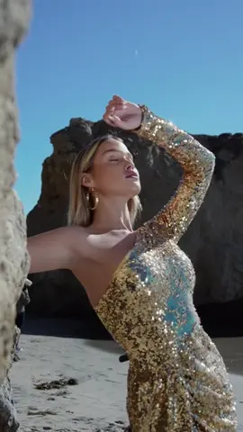 Video Credit: paashuu via Pexels Inspiration for metallic evening suit at fizzle5.com Posted using @plannthat