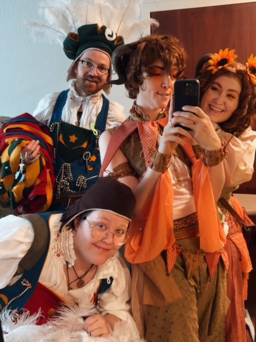 Nerding out with my friends is my favorite 💙 #youneedtonerdout @emmjupiter @Pins-Snip Cosplay @Rue @Vicious!!!!! @Cole Wulfrun 🐺 Author 