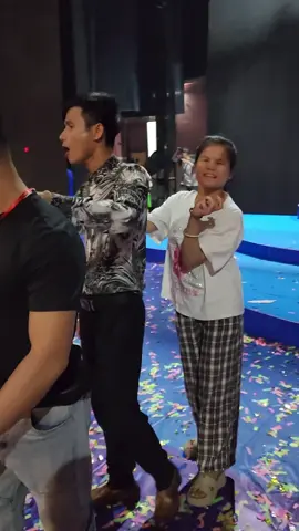 Sau đêm diễn live show hồng quyên xuân hòa lặng lẽ ra về #xuanhoa #bichphuong #langthangkhapmien68 #bichphuongmedonthan 