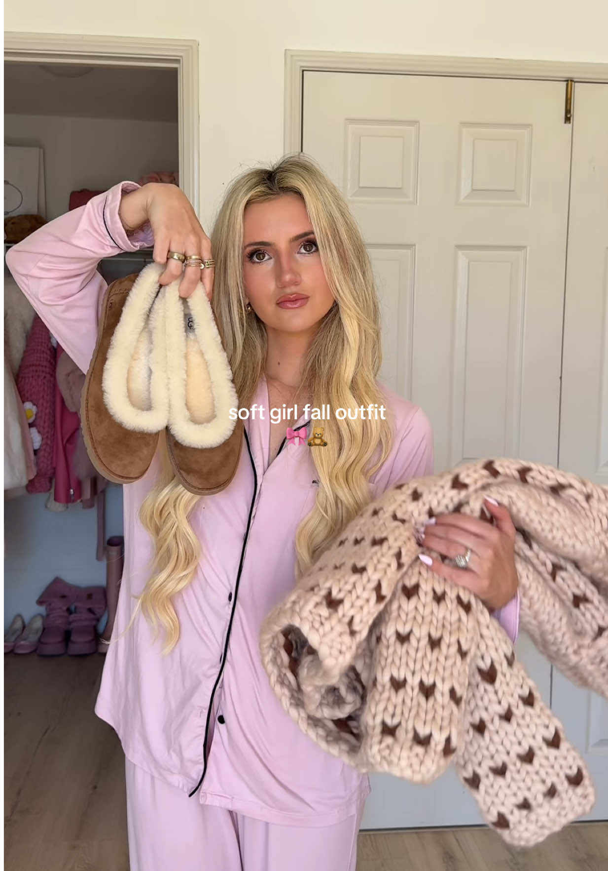 easy fall outfit day 3/5 🧸 jeans or skirt? @Hope Macaulay #fallfashion #falloutfits #outfitinspo #girly #outfitideas 