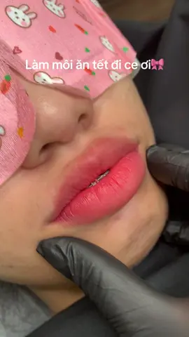 Phun môi 1:1. Giá hssv, mực hữu cơ an toàn, tư vấn 1 giá không phát sinh thêm khi làm. Bao dặm & Bảo hành 6 tháng.#phunmoitunhien #khuthammoi #phunmoidepsaigon #xuhuongtiktok #viraltiktok 