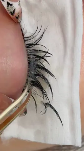 Remove eyelashes #xiusuzaki #xiusuzakilashes #lashessupplier #lashesextension #eyelashesextention #lashesglue #lashtok #eyelashremoval 