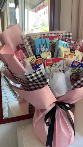 #မုန့်ပန်းစည်း #ပန်းစည်းအမျိုးမျိုးမှာယူနိုင်ပါတယ်ရှင်💐 #အော်ဒါလာတင်လို့ရပါတယ်နော် #flypシ #floral 