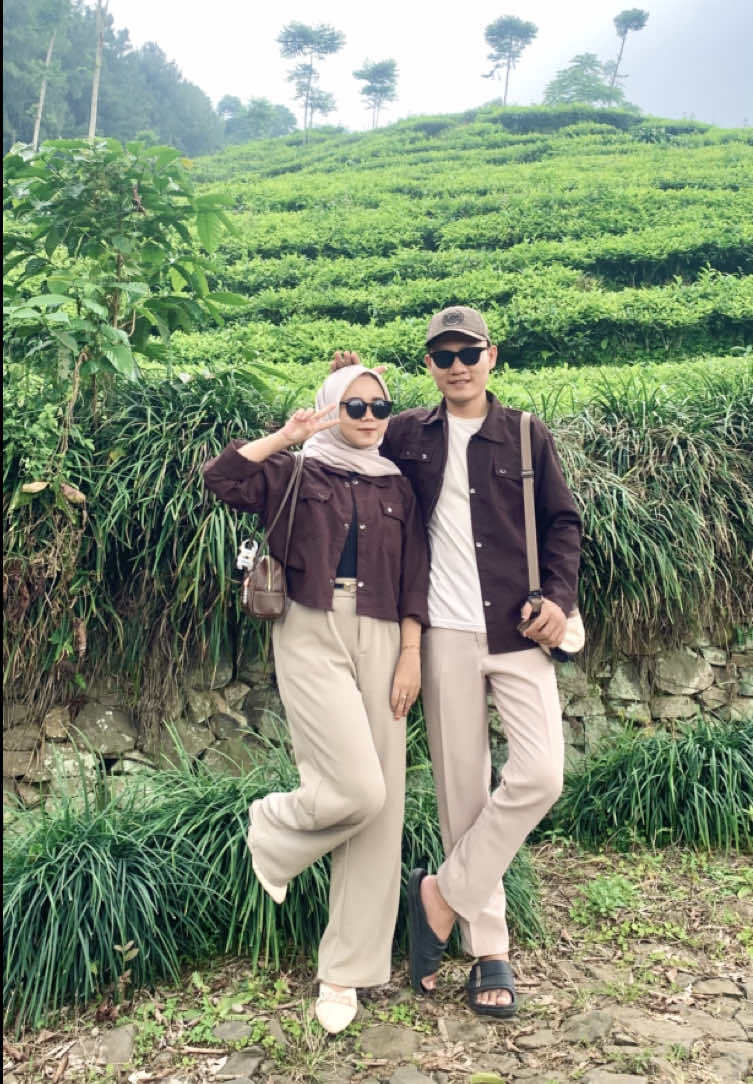 Pokoknya apapun baju couple nya tetep jj 😂😍 @Chaplin AH  #CapCut #fyp #couple #ootdcouple #bajucouple #outfitcouple #couplegoals #coupleoutfit #rekomendasioutfit #outfitideas #trendbucin #bucin #trendbucin #foryou #masukberanda #fypシ 