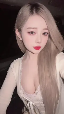 Nhờ con gió hãy nhắn dịu dàng... trái tim ta vẫn yêu người..