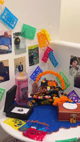 Luna is helping set up 💗🖤 #ofrenda #ofrendasdeldiademuertos @LA Kandies  @PetSmart #diademuertos 