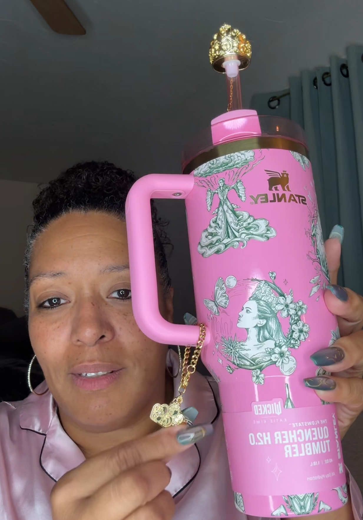 Wicked Stanley Cup short story time!! 😜😜😜🤩🤩🤩🩷💚🩷#WickedForGood #StanleyCup #Glinda #PrettyInPink 