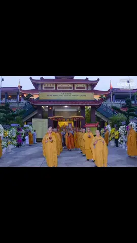 Lễ truy niệm, phụng tống kim quan Trưởng lão Hòa thượng Thích Thiện Tánh về chùa Long Phú (Vĩnh Long) GNO - 5 giờ sáng nay, 27-10 (7-9-Ất Tỵ), Ban Tổ chức Lễ tang và môn đồ pháp quyến đã trang nghiêm cử hành Lễ truy niệm và phụng tống kim quan Trưởng lão Hòa thượng Thích Thiện Tánh về nhập bảo tháp tại chùa Long Phú (Vĩnh Long), quê hương của ngài. Xem tiếp nội dung và hình ảnh tại link: https://giacngo.vn/post-77646.html #baogiacngo #htthichthientanh#htthichthientanh #