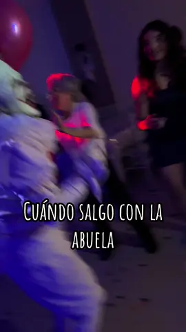 La abuela de Penny se baila todo 🤡🎈👵🏼 #pennywise #penny #cosplay #humor  