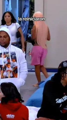 De espalda?  #teamperversa #teamkarola #teamnene #teammichael #lacasadealofoke2 