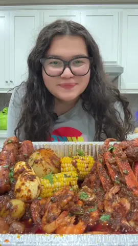 Make A Seafood Boil With Me 🦀🦐🩵#dinner #seafood #crabboil #cookwithme #yummy 