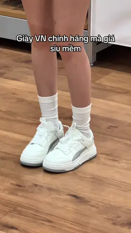 Chính hãng mà giá rẻ lắm nha #secondsunday #giay #giaysneaker #giaydihoc #giaydecao 
