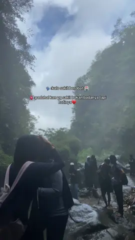 pergi ke curug solusinyaa langsung sembuh☺️ #fyp #sadvibes #quote #curug #galaustory 