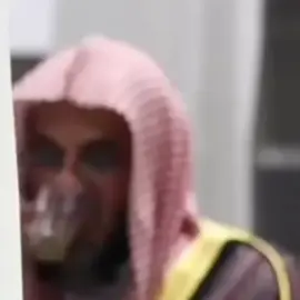 لحظة رائعة قبل صلاة التراويح الشيخ سعود الشريم يحتسي قهوته قبل أن يصلي خلف الشيخ ياسر الدوسري #سعودالشريم #الشريم #سعود_الشريم #foryou  #fyp 