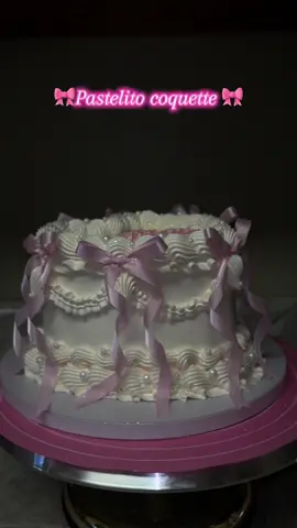 Pastel de corazon vintage coquette 🎀 Pan sabor moca en 3 leches sabor café relleno de flan 🎀porcion 5-8 personas #vintageheartcake #pastelcoquette #cakeideas  #🎀  PD: consiguiendo de último momento liston rosita para que quedara asi 🥰🎀🤩