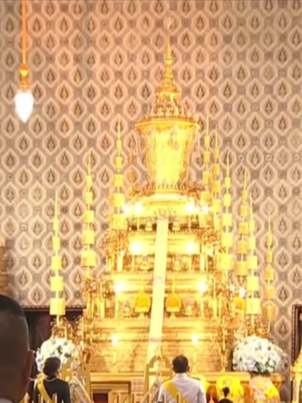 🇹🇭🖤🤍The Royal Funeral Procession and State Rites of Her Majesty Queen Sirikit of Thailand When the royal announcement was made of the passing of Her Majesty Queen Sirikit, The Queen Mother, the entire Kingdom of Thailand was shrouded in profound grief. The Queen was not only the beloved consort of His Majesty King Bhumibol Adulyadej the Great (Rama IX) but also the spiritual mother of the Thai nation — a symbol of compassion, devotion, and unity whose benevolence had touched the lives of millions. The Transfer of the Royal Remains In accordance with royal tradition, the royal remains of Her Majesty were transferred from Chulalongkorn Hospital to the Dusit Maha Prasat Throne Hall within the Grand Palace, where the royal funeral rites would be conducted. The royal procession was marked by solemnity and grace — the streets lined with mourning citizens dressed in black, bowing their heads and weeping as the royal motorcade passed. Monks chanted prayers of merit, while royal guards stood in ceremonial formation, paying their last respects to the nation’s beloved Queen. The Royal Funeral Ceremony At the Grand Palace, elaborate and sacred Buddhist and Brahman rituals were performed, reflecting the profound spiritual essence of Siamese kingship. The Queen’s royal urn was enshrined in the throne hall, where members of the royal family, state officials, and citizens came to pay their respects. The hall was adorned with white and gold — the colors of purity and divinity — symbolizing Her Majesty’s transcendence from the mortal world to the heavenly realm. The Elevation from Seven-tiered to Nine-tiered Royal Umbrella In Thai royal symbolism, the multi-tiered royal umbrella (Chatra) represents rank and divine authority. While queens traditionally receive a seven-tiered umbrella, Her Majesty Queen Sirikit was accorded the nine-tiered umbrella, an exceptional honor reserved for a monarch. This symbolic elevation reflects not only her status as the Queen Consort of King Bhumibol Adulyadej the Great but also her own spiritual merit and contribution to the nation — embodying the highest form of royal dignity and maternal virtue. The Cremation Ceremony and the Royal Meru The Royal Cremation (Phra Meru) was held with great reverence, blending centuries-old Siamese royal customs with Buddhist teachings on impermanence and rebirth. The royal pyre, or Phra Merumat, was constructed in the form of Mount Meru, the cosmic center of the universe according to Buddhist and Hindu cosmology — symbolizing the Queen’s return to the celestial realm. The ceremony was attended by members of the royal family, foreign dignitaries, and thousands of Thai citizens who came from every province to bid farewell. Across the nation, temples held simultaneous prayer ceremonies, and millions joined in collective mourning. The People’s Grief and the Bond Between the Throne and the Nation For the Thai people, the loss of Her Majesty Queen Sirikit was not merely the passing of a royal figure — it was the loss of a national soul. She was regarded as a mother of the nation, whose tireless compassion uplifted the poor, preserved Thai culture, supported the Red Cross, revitalized traditional crafts, and championed the welfare of women and children. The deep sorrow felt across the land reflected the unique relationship between the Chakri Dynasty and the people — a bond rooted in mutual love, respect, and gratitude. To many Thais, her passing felt like losing a revered elder, a guiding light whose grace and kindness had nurtured the spirit of the nation.🖤🤍🙏👑🇹🇭💐 #thailand🇹🇭 #queensirikit 