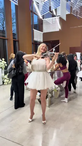 #torontotiktok #torontolife #saraphinaviolin 