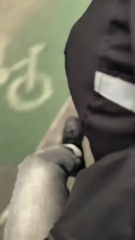 ku berlari 🏃🏻‍♂️ kau terdiam🤐 ku menangis😓 kau tersenyum☺ ku berduka 🥀kau bahagia😄 ku pergi👋🏻kau kembali🔙 #sad #4u #samarinda #fyp #liriklagu 