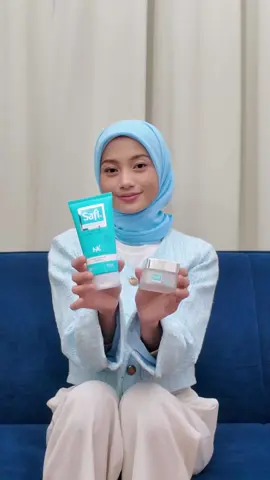 WAJIB punya combo ini di rumah buat hidrasi kulit maksimal! ✨ Duo Safi Hydra Glow Hydrating Cleanser + Moisturizer dengan 3X Hydra Active Technology yang bantu jaga skin barrier tetap sehat. ✨ Key Ingredients: Fermented Rice Water — bantu cerahkan & haluskan tekstur kulit Hyaluronic Acid — kunci kelembapan lebih lama Vitamin B5 — menenangkan dan memperbaiki kulit Teksturnya lembut banget, nggak bikin kulit ketarik, tapi tetap bersih dan glowy setelahnya. Habis itu lanjut moisturizing, dijamin wajah terasa plump, lembap, dan fresh seharian 💧🤍 Rahasia kulit lembap sehat? #SafiHydraGlow — Glow that feels good! Check out sekarang & rasain sendiri bedanya ✨🛍️ #HydraGlow #SafiID #HydrateDontHesitate