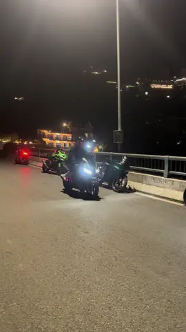 Mới đáp lên cầu mà có fan ra chào nhiệt tình quá...nhưng mà có mỗi 1 fan🤣 @Anh_Tuấn🤫  #xuhuong #anhcocar15 #r3 #vinhphuc #tamdao 