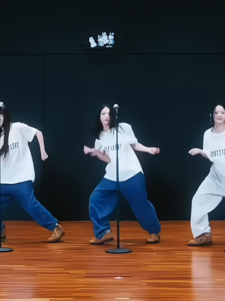 Supernatural new jeans dance mirror 😭 #newjeans #kpopdance 