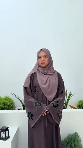 Alhamdulillah zakia skarang udah ready ga perlu nunggu nunggu lama  barang datangg 😙🫶🏻 #abayabysyakila #abayastyle #abayadubailokal 