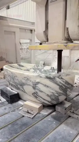 The marble bathtub shows style, and it is super enjoyable to take a bath at home. #artwork #bathtub #marbledesign #marblestone #marblecarving        