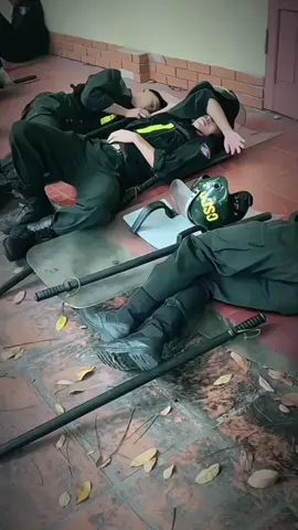 Có những ngày mệt mỏi.. Nhưng mà nhiệm vụ nhất định phải hoàn thành ☺️ #bộtưlệnhcảnhsátcơđộng #cảnhsátcơđộng #csdk02 #xuhuong 