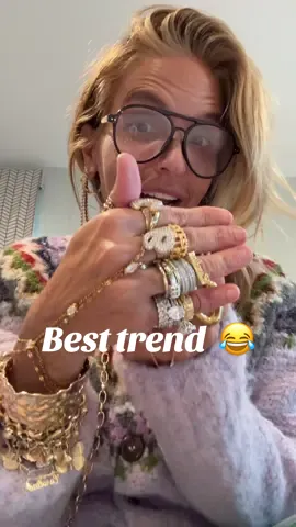 The best trend right now 😂 #trends #fyp #viral #jokingaround #middlefingerup 