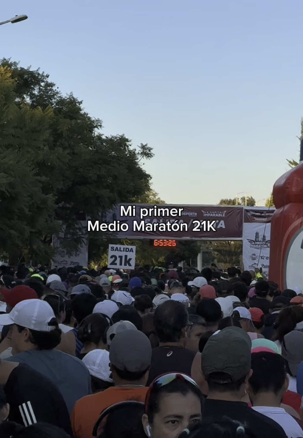 Cada kilómetro fue una conversación conmigo mismo… y al final, me prometí no dejar de intentarlo nunca. 🏃‍♂️✨ . . . #pepemorales #mediomaraton #puebla #Running #parati #fyp #carrera #viral 
