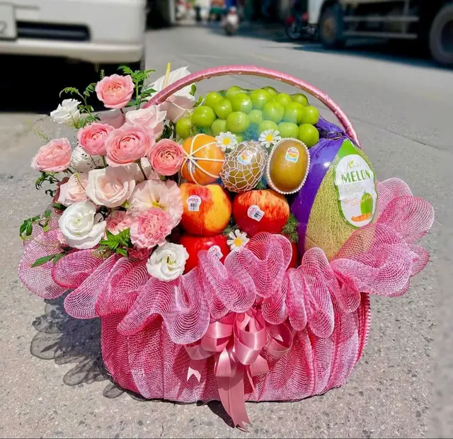 Nay em cho các “nàng thơ” tone hồng lên sóng Quẹo lựa nhé khách iu ơi 💕 —- 📱 Liên hệ:  Olala Fruits 1️⃣ Vinhomes Smart City Tây Mỗ - 0978713964 2️⃣ Vinhomes Symphony Long Biên - 0966918995 #traicaynhapkhau #giotraicay #giotraicaynhapkhau