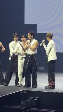 mingyu singing THE shadow part and being silly YEAH #mingyu #seventeen #svt #seventeen_new #shadow @SEVENTEEN 