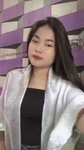 Alesan gmau makeup krna cma pke alis sma lips aj uda keliatan dewasa apa lg makeup😭😭