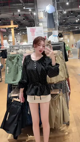 Áo thì cứ basix mặc là thích nhứt