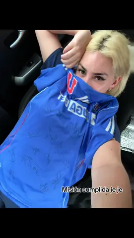 El mejor regalo de la historia 🤘🏻🔴🔵 #udechile🔵🔴 #bulla #losdesbajo🤘🔴🔵 #futbolchileno #jugadoresdefútbol para el mejor hombre @Ehernandez.hxh  te quiero mucho 💖 felices 30años 👴🏻