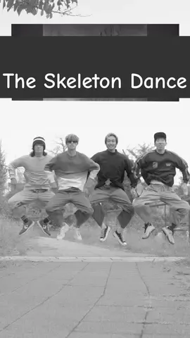 💀 🩻 @Disney #theskeletondance #halloween #disney #hoodiefamdancechallenge 
