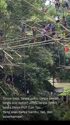 Suku Baduy Bikin jembatan dari bambu. yg jelas tanpa Dana APBD Tanpa Dinas PU. #fyp #baduy #jembatan #sukubaduy #Bambu 
