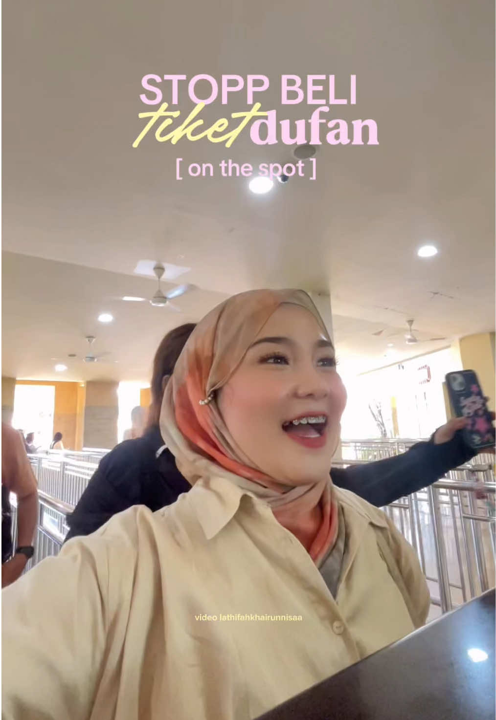 [ STOP BELI TIKET DUFAN OTS ] 🚨🎡 Rencana ke Scream or Dance? Datang lebih awal ke Ancol biar makin worth it! 🎃 📍 Siang: Main dulu ke Dufan, cobain wahana ekstrem kayak Halilintar & Kora-Kora 🎡 🌆 Sore: Nikmatin sunset di pantai 🌙 Malam: Langsung lanjut ke acara Scream or Dance, vibe Halloween-nya gila banget! 👻 🎫 Cara belinya gampang banget — klik tag lokasi TikTok “Dunia Fantasi” di kiri bawah video ini - pilih jenis tiket nya - langsung klik tombol “Beli Tiket”, dan kamu bisa dapetin harga yang lebih murah daripada beli langsung di dufannya 😍 Full-day seru, satu lokasi, dan hemat! 💃🏻🌤️🚀 #rajanyamainoktober #TikTokXAncolHalloween #AncolScreamOrDance #Dufan #halloween 