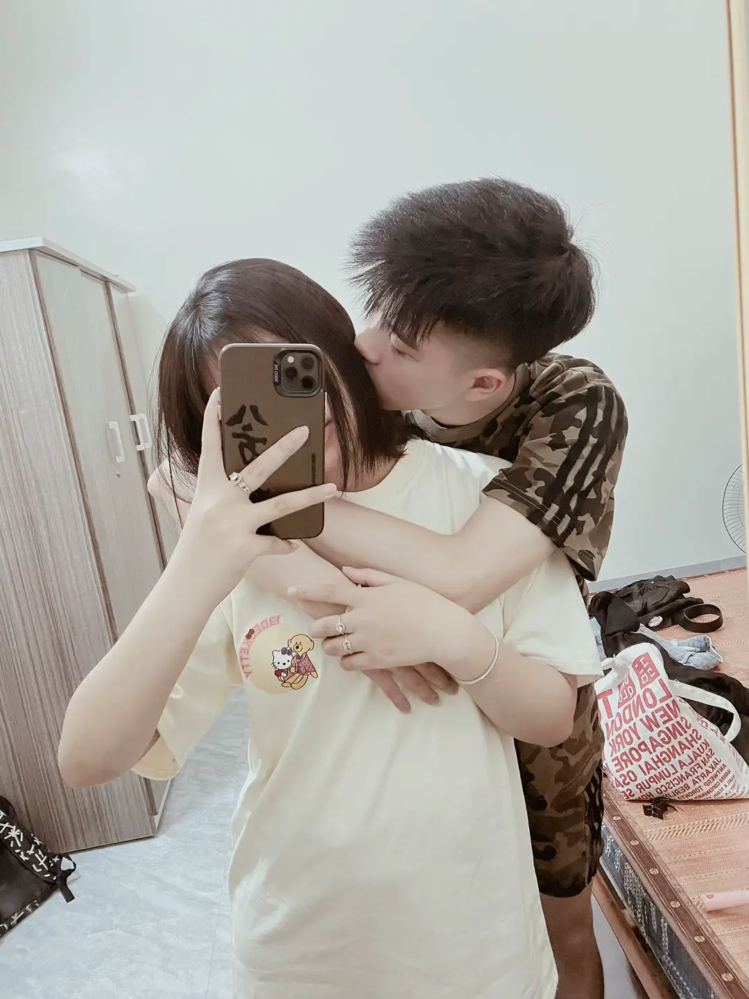 Cuộc sống có thể thay đổi bất cứ lúc nào. Nhưng tình yêu là động lực duy nhất để chúng ta tiến lên phía trước.