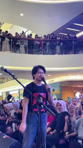 “kamu darimana?” “ci….” “lumayanlah ya” 🖤 @Rony Parulian #ronyparulian 