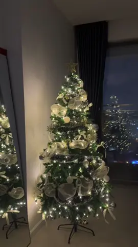 Cây thông trang trí Giáng Sinh full phụ kiện tone càng rực rỡ #xuhuong #hoaihieutran68 #noel #giangsinh #caythongnoel 