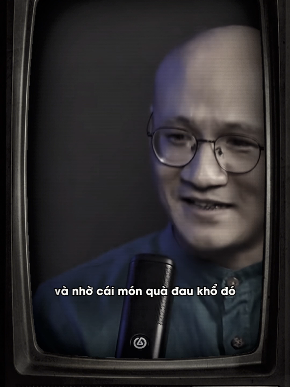 Đau khổ là một điều tuyệt đẹp . Có lẽ chúng ta, ai cũng từng ra sức can ngăn một người nào đó, muốn họ dừng lại, vì sợ rằng, khi làm điều ấy họ sẽ khổ đau, chúng ta quả quyết, thứ mà họ cần khi đó là dừng lại! Nhưng thật ra, đau khổ mới chính là thứ mà họ cần ngay thời điểm đó. Vì nếu chưa bị đau khổ bởi chính hành động của mình, thì những người chung quanh có nói thế nào họ cũng sẽ không dừng lại. Con người thường vậy, chỉ nhận biết thật sâu sắc điều gì đó thông qua kinh nghiệm của chính mình. Và bản mỗi thân chúng ta cũng đã nhiều lần bỏ qua sự can ngăn của những người chung quanh, mãi đến khi thật đau mới chịu dừng lại. Các bạn biết không: Chúng ta ở trong cuộc đời này không phải để tìm kiếm hạnh phúc, mà là  học qua những đau khổ để rồi tìm thấy Hạnh phúc và từ đó chúng ta cũng hiểu biết, có trí tuệ hơn và cũng biết cảm thông nhiều hơn 