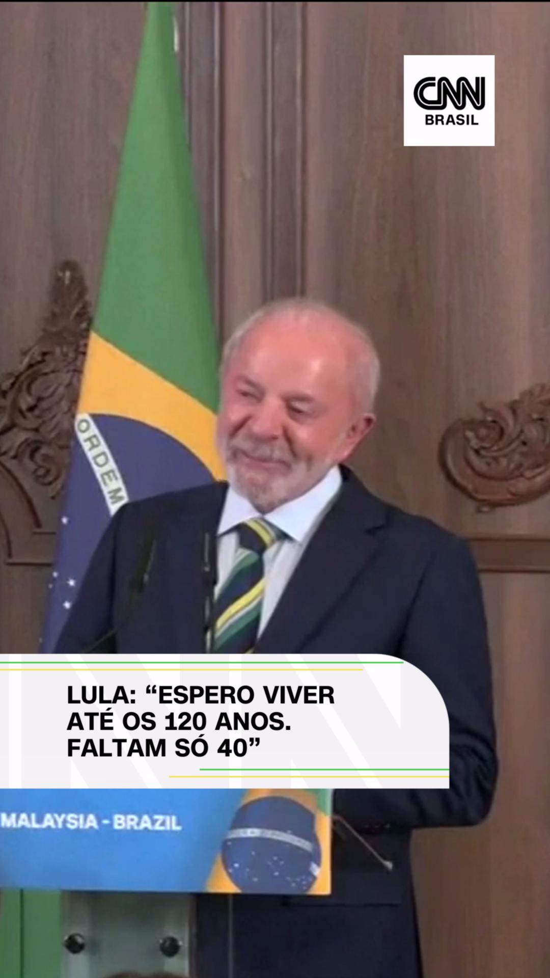 MANDATÁRIO COMPLETA 80 ANOS NESTA SEGUNDA (27) O presidente Lula (PT) afirmou, na madrugada desta segunda-feira (27), durante coletiva de imprensa na Malásia após o encontro com o presidente dos EUA, Donald Trump, na 47ª reunião de cúpula da Asean (Associação de Nações do Sudeste Asiático), que está completando 80 anos de idade no “melhor momento” da sua vida”. O chefe do Executivo brasileiro afirmou ainda se sentir “com muita vontade de viver” e disse esperar chegar aos 120 anos. “Faltam só 40”, brincou Lula. 🔴 Seja membro do canal da @cnnbrasil no Youtube e tenha acesso antecipado a programas e séries, vídeos exclusivos, indicações dos nossos jornalistas e bastidores que não aparecem em lugar nenhum. Clique no link está na bio e faça parte! #CNNPolitica #CNNBrasil #CNNAoVivo #Lula #Governo