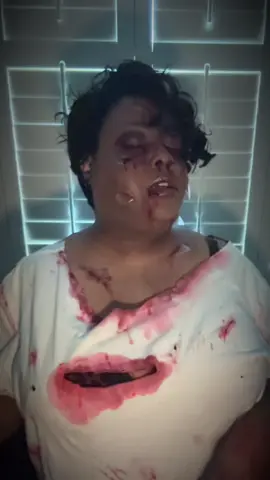 I’m really proud of my makeup here, it was hard not to make everything sticky.  #bloodymary #horrortok #urbanlegend #sfxmakeup 