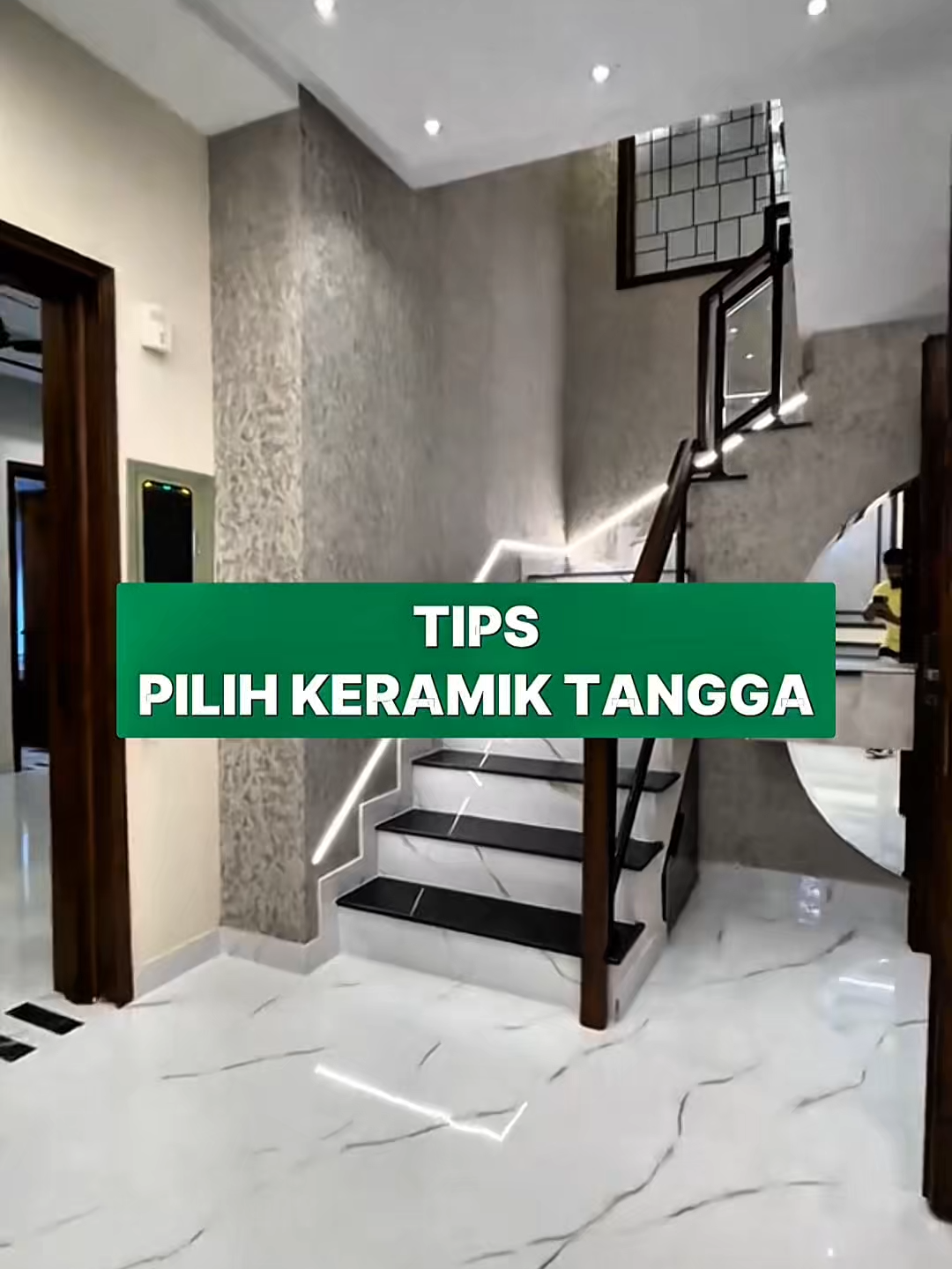 Tangga dan lantai mirip banget warnanya? Hati-hati, bisa bikin salah pijak!  Solusinya gampang — pilih warna keramik tangga yang sedikit beda dari lantai, biar kontras tapi tetap serasi 💡 Selain aman, tampilannya juga jadi lebih menarik dan modern ✨ Cek tips keramik lainnya di sini ya!  #KeramikTangga #TipsKeramik #KeramikMurah #InspirasiRumah #RenovasiRumah #DesainInterior #BangunRumah