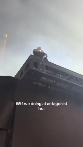 Pls tell me someone else peeped this 😭 #stl #antagonisttour 