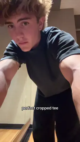 #fashiontiktok #foryoupage #croppedshirt #fashion 